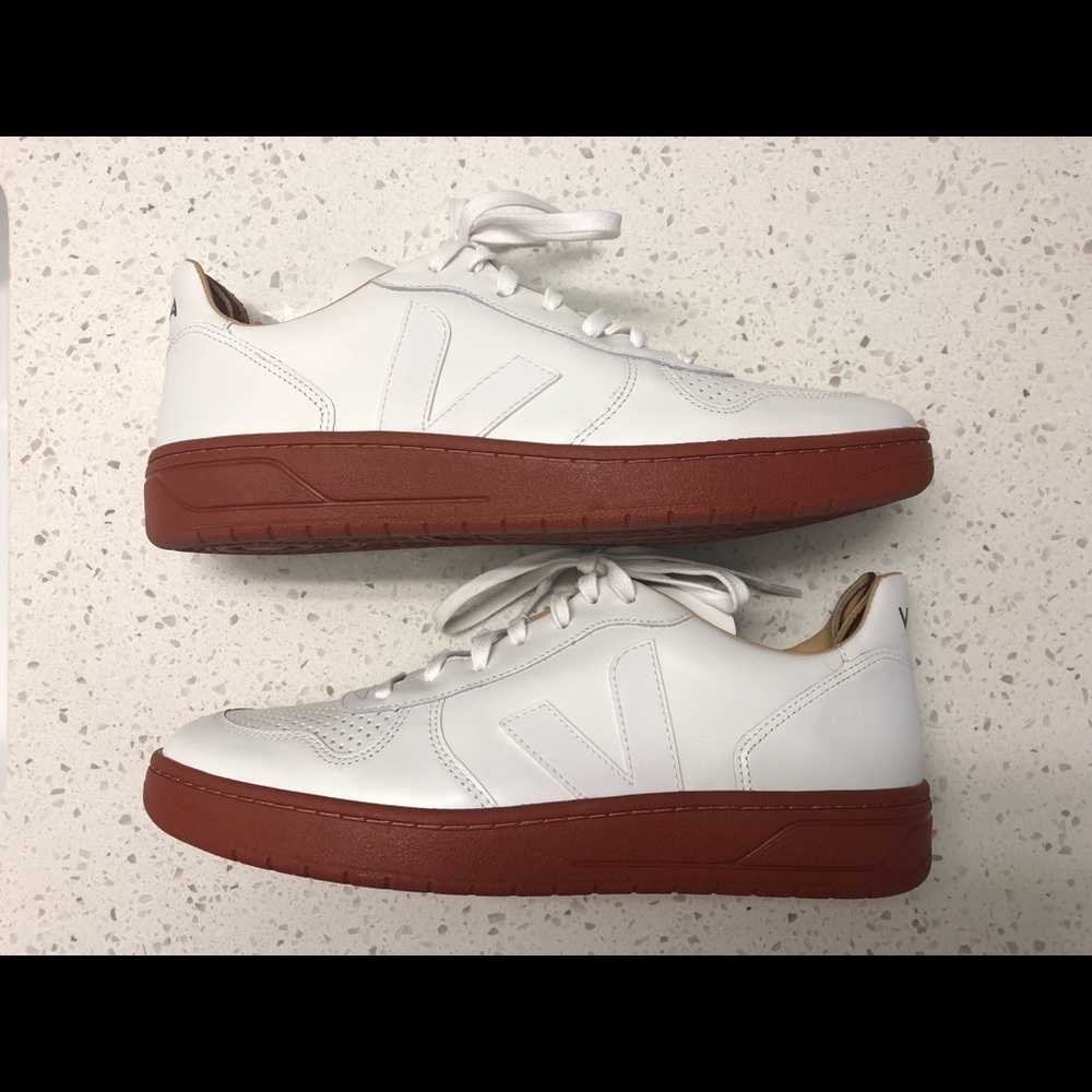 Veja v-10 Bastille Full Leather Sneaker sz. 11